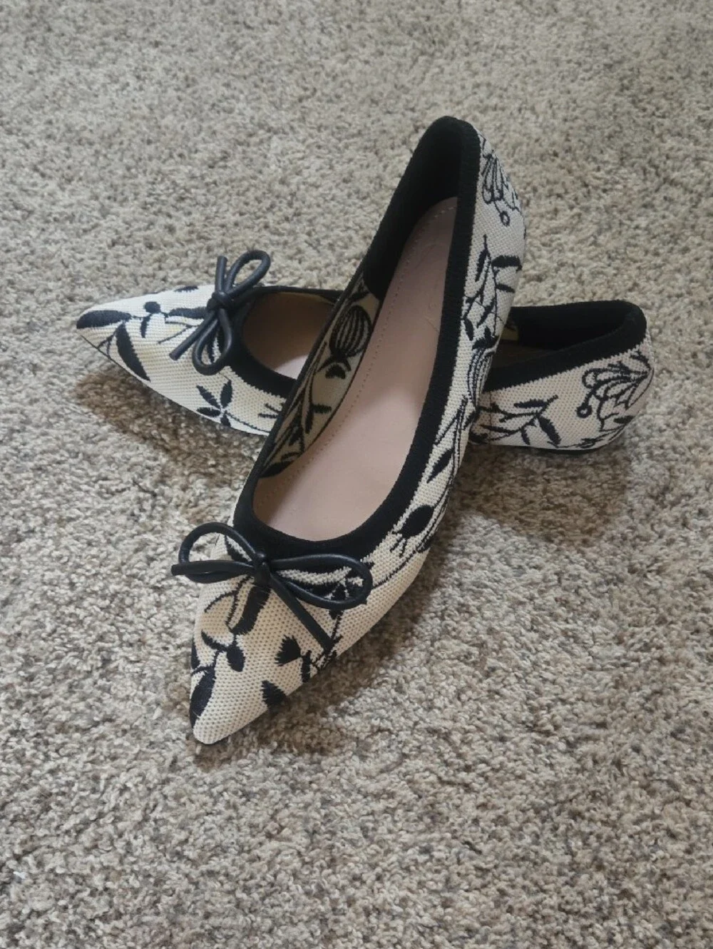 Women’s Pointed Toe Floral Ballet Flats - Black & Cream NEW
